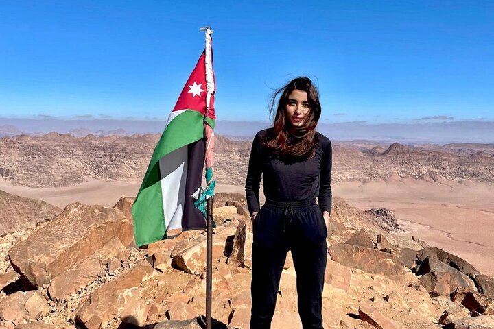 Jebel Um Ad Dami Tour + Overnight in Deluxe Luxury Tent