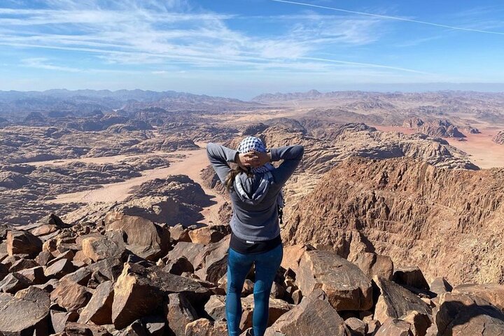 Jebel Um Ad Dami Tour + Overnight in Traditional Beduin Tent